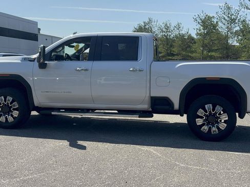 Used 2024 GMC Sierra 2500 Denali w/ Denali Reserve Package AWD/4WD image 3