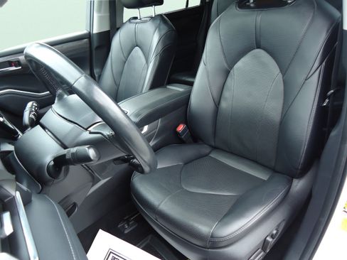 Used 2022 Toyota Highlander Limited AWD/4WD image 27