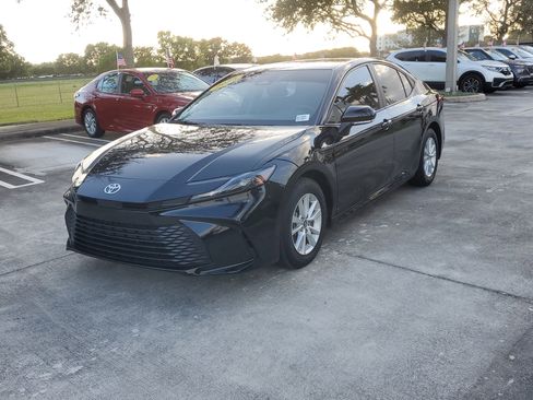 Certified 2025 Toyota Camry LE image 7