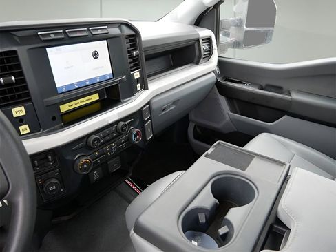 Used 2023 Ford F550 4x4 Regular Cab Super Duty image 16