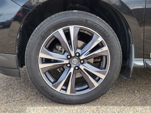 Used 2017 Nissan Pathfinder Platinum w/ Family Entertainment Package image 7