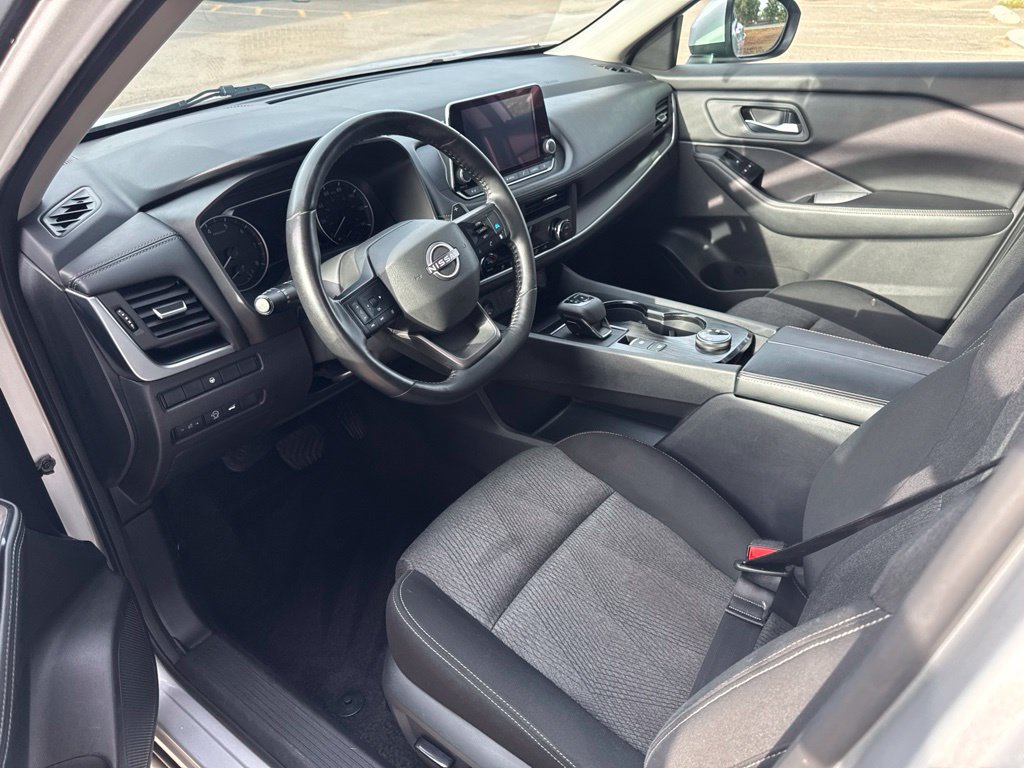 Used 2025 Nissan Rogue SV AWD/4WD image 12