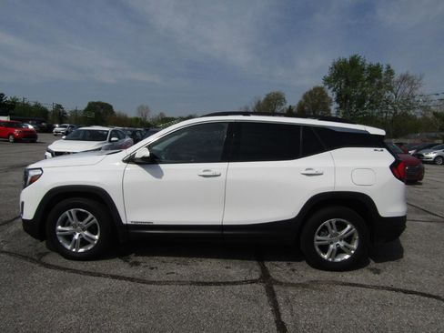 Used 2019 GMC Terrain SLE w/ Driver Convenience Package FWD image 4