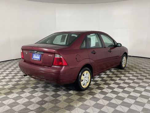 Used 2006 Ford Focus ZX4 Sedan FWD image 21