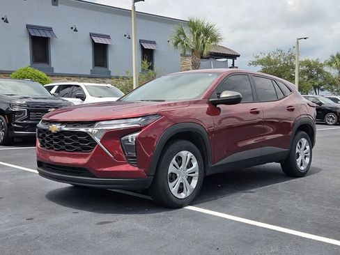 Certified 2024 Chevrolet Trax LS FWD image 2