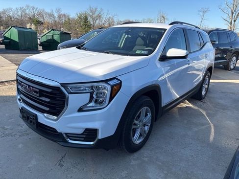 Used 2023 GMC Terrain SLE w/ Driver Convenience Package image 3