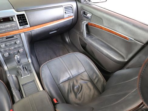 Used 2011 Lincoln MKZ image 18