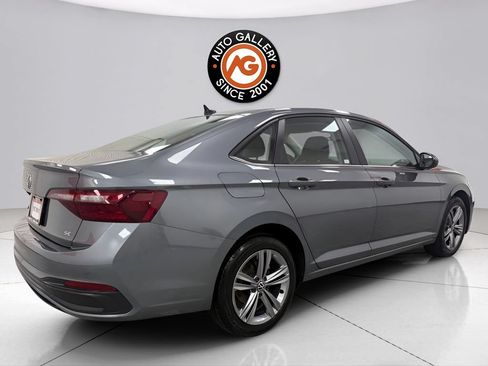 Used 2024 Volkswagen Jetta SE FWD image 7