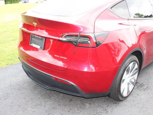 Used 2024 Tesla Model Y Long Range AWD/4WD image 4