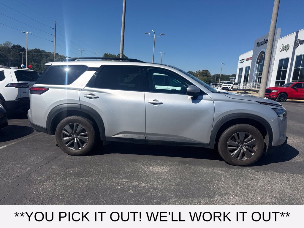 Used 2024 Nissan Pathfinder SV FWD image 2