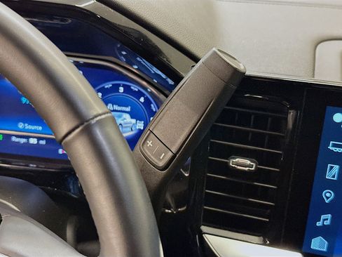 Used 2023 Chevrolet Silverado 1500 LT AWD/4WD image 25