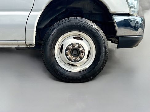 Used 2015 Ford E-350 and Econoline 350 Super Duty image 26