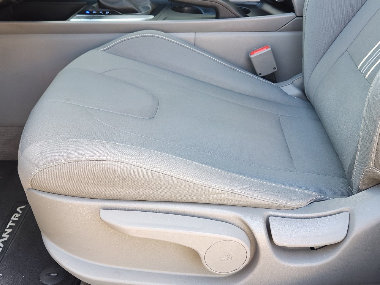 Used 2024 Hyundai Elantra SEL FWD image 23