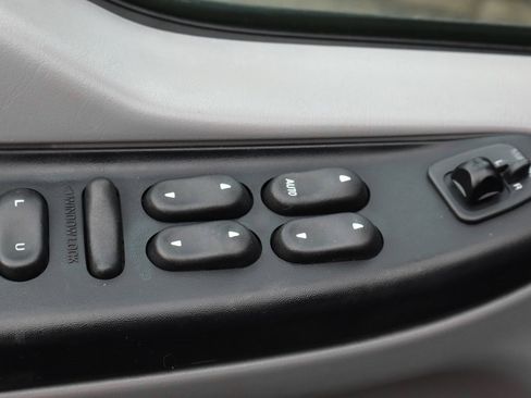 Used 2000 Ford F350 XLT image 17