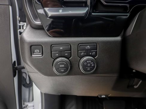 Used 2025 Chevrolet Silverado 3500 LT w/ Convenience Package AWD/4WD image 25