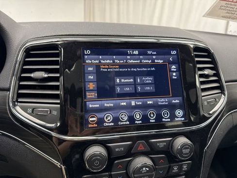 Used 2022 Jeep Grand Cherokee Limited image 25