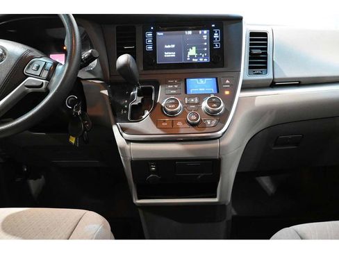 Used 2016 Toyota Sienna LE FWD image 23
