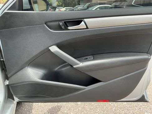 Used 2021 Volkswagen Passat 2.0T SE image 16