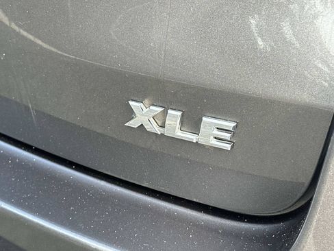 Used 2016 Toyota Highlander XLE FWD image 10