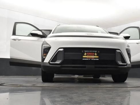Used 2024 Hyundai Kona SEL FWD image 11