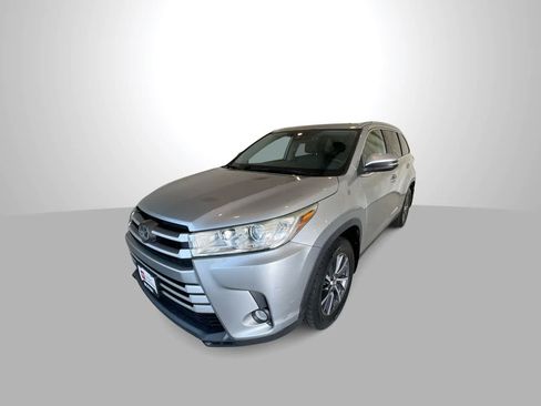 Certified 2019 Toyota Highlander XLE AWD/4WD image 4