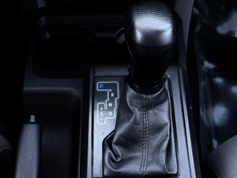 Used 2017 Toyota Tacoma SR image 30