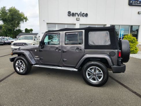 Used 2016 Jeep Wrangler Unlimited Sahara w/ Dual Top Group AWD/4WD image 9