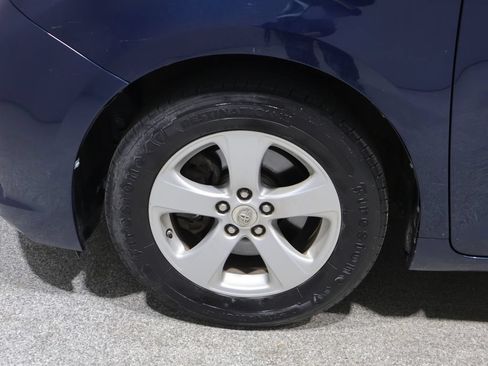 Used 2011 Toyota Sienna LE FWD image 8
