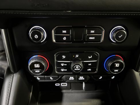 Certified 2022 Chevrolet Suburban LT w/ Luxury Package image 21