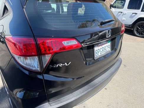Used 2019 Honda HR-V LX image 11