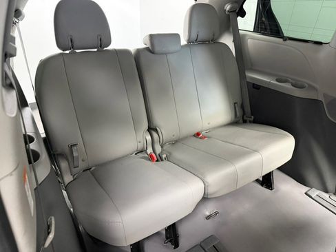 Used 2020 Toyota Sienna XLE image 41