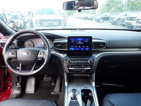 Used 2020 Ford Explorer XLT w/ Equipment Group 202A AWD/4WD image 13