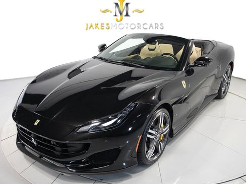 Used 2020 Ferrari Portofino image 19