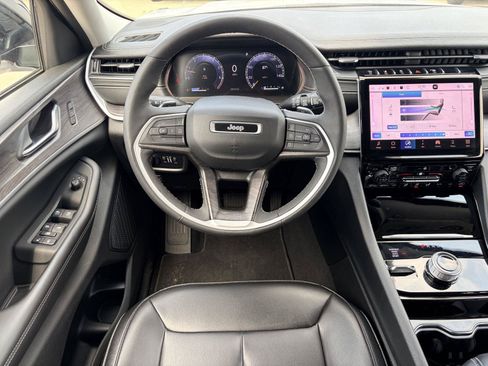 Used 2023 Jeep Grand Cherokee L Limited w/ Black Appearance Package AWD/4WD image 18