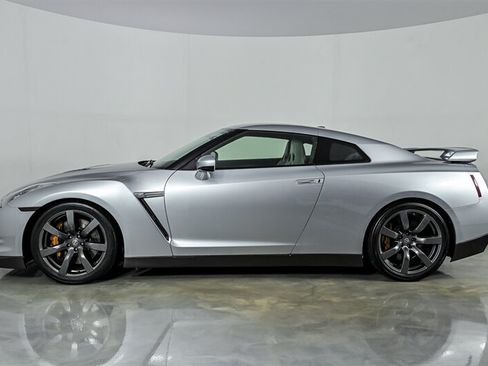 Used 2009 Nissan GT-R Premium AWD/4WD image 6