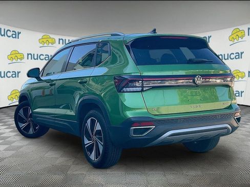 Used 2025 Volkswagen Taos SE w/ Panoramic Sunroof Package AWD/4WD image 4