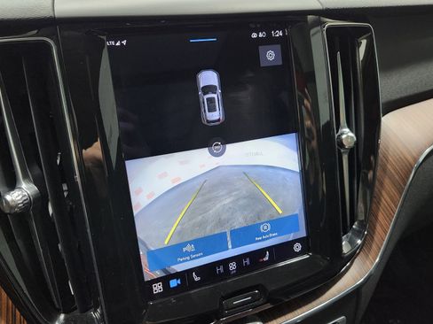 Used 2023 Volvo XC60 B5 Plus image 4