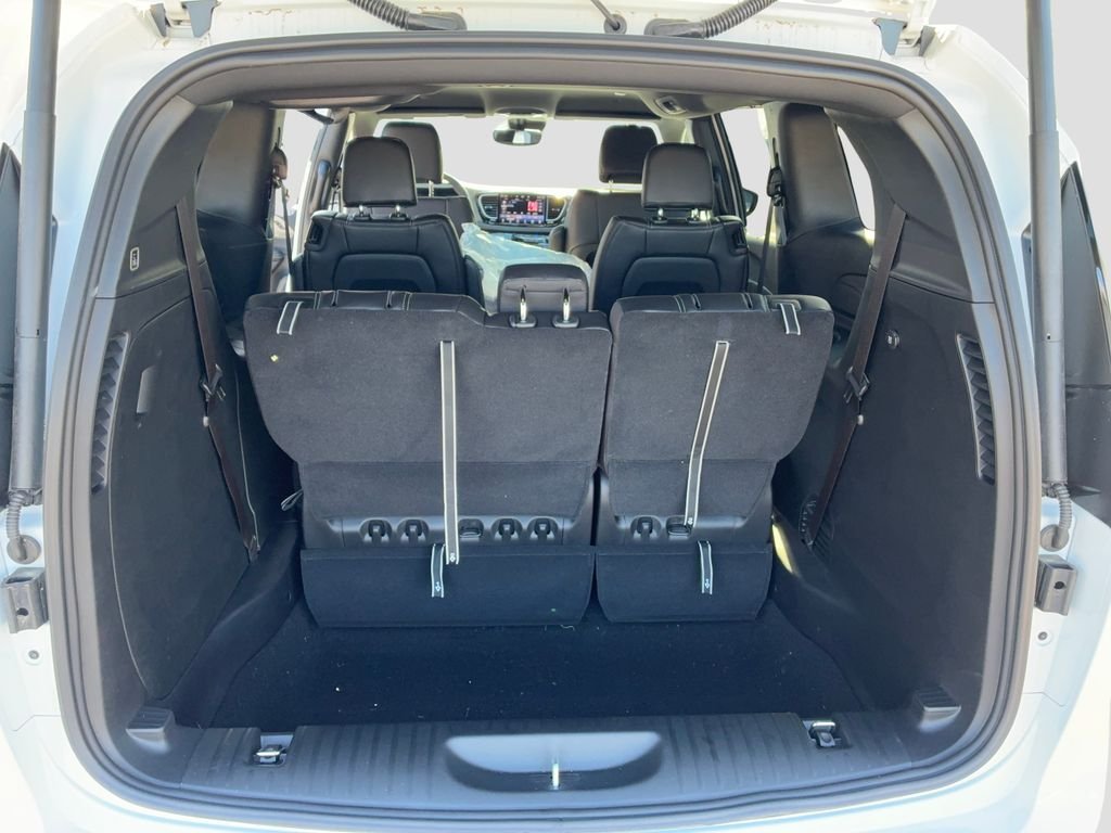 New 2027 Chrysler Pacifica Select FWD image 22