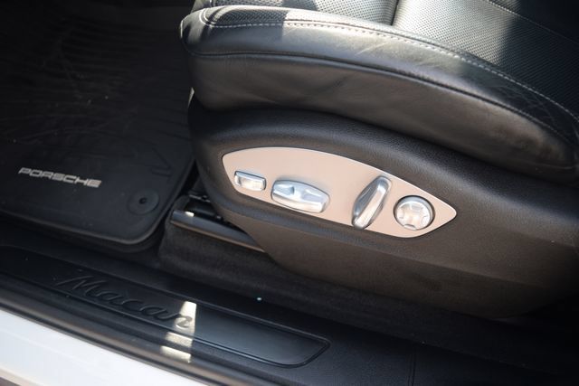 Used 2018 Porsche Macan AWD/4WD image 24