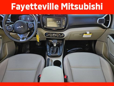 Used 2025 Kia Soul LX w/ LX Technology Package image 12