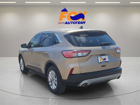 Used 2020 Ford Escape SE image 3