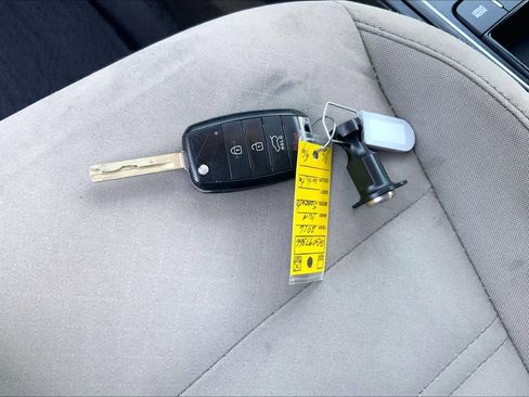 Used 2016 Kia Sorento FWD w/ LX Convenience Package image 15