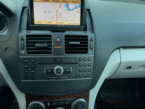 Used 2011 Mercedes-Benz C 300 Luxury image 23