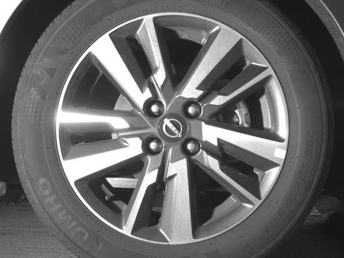 Used 2025 Nissan Versa SV FWD image 13