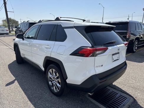 Used 2020 Toyota RAV4 XLE Premium image 5