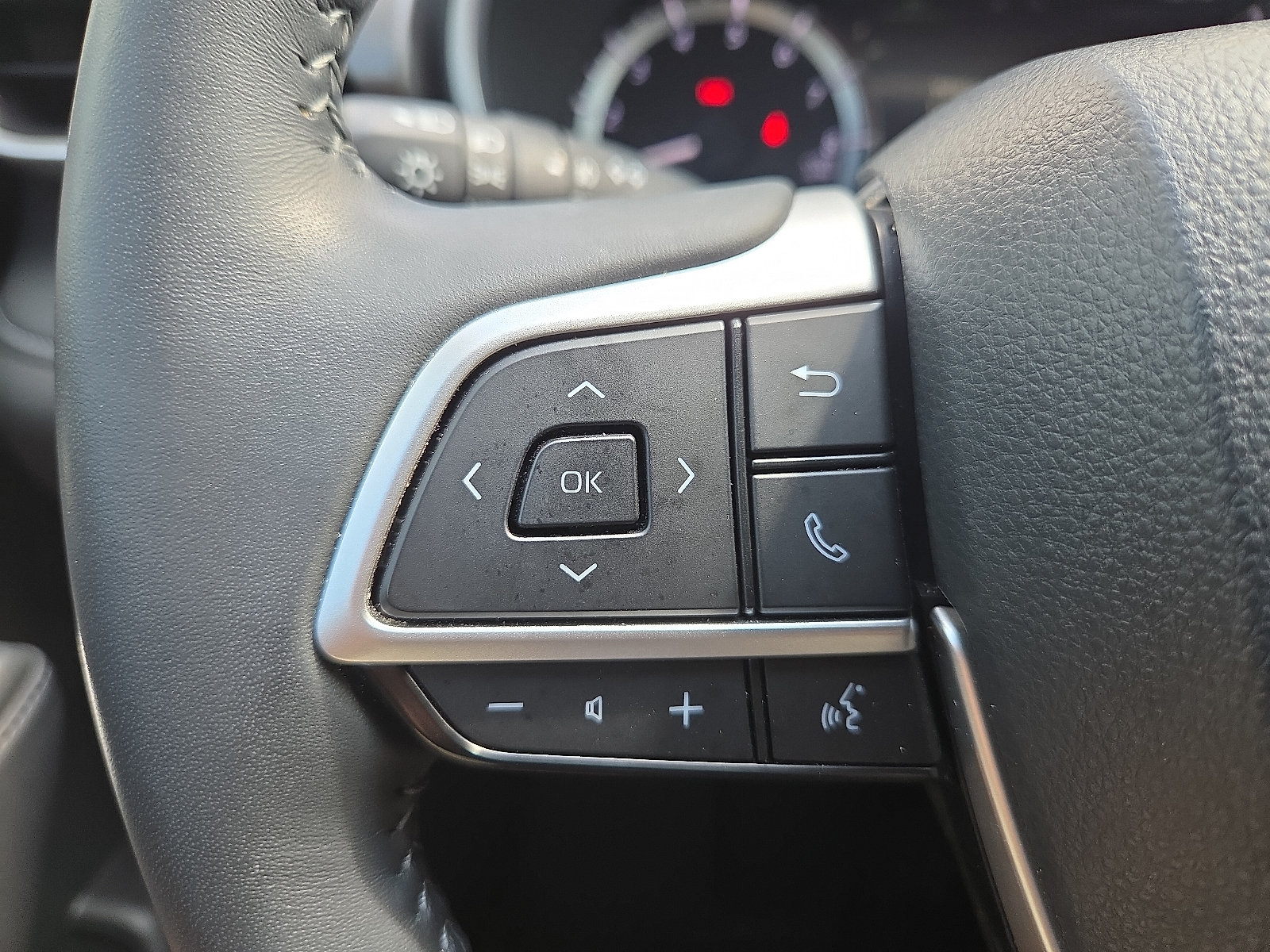 Used 2024 Toyota Highlander XLE AWD/4WD image 17