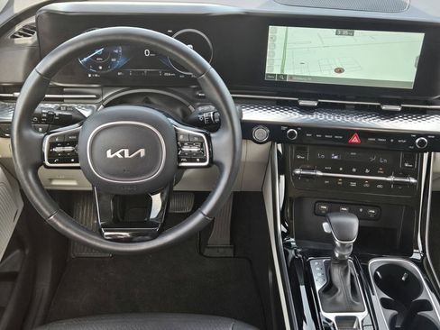 Used 2023 Kia Carnival SX Prestige FWD image 25