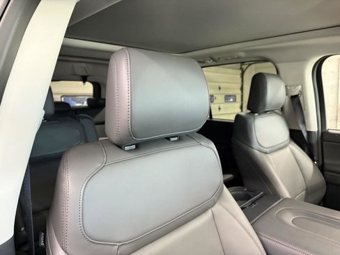 New 2025 Ford Expedition Active image 33