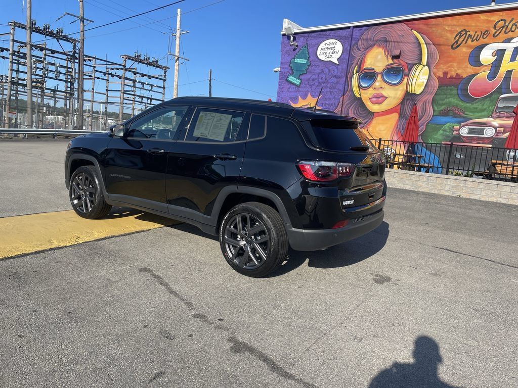 Used 2026 Jeep Compass Limited AWD/4WD image 3