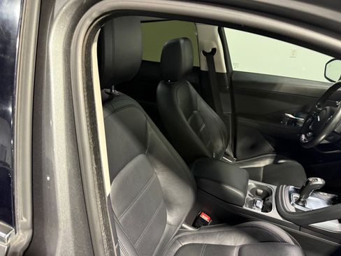 Used 2018 Jaguar E-PACE S image 39
